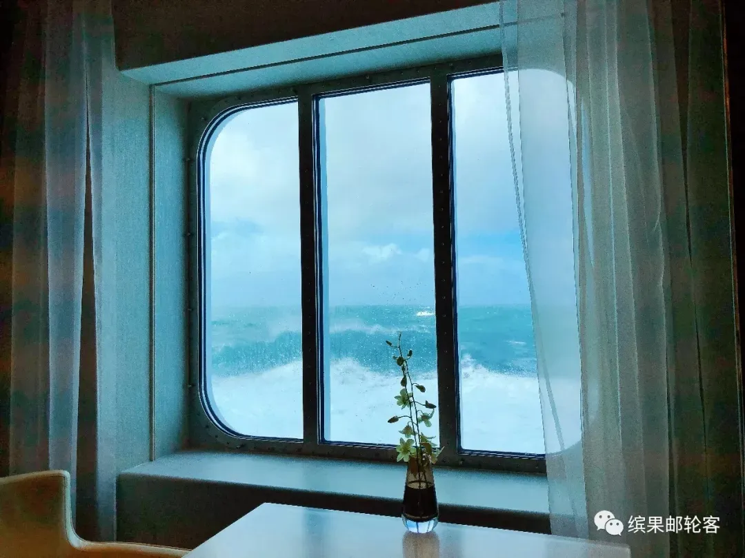 透过窗看海